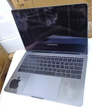 MacBook Pro A1708 Core i5 8gb ram 256ssd 13.3